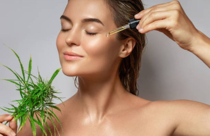 6 façons d'améliorer la qualité de sa peau grâce au CBD